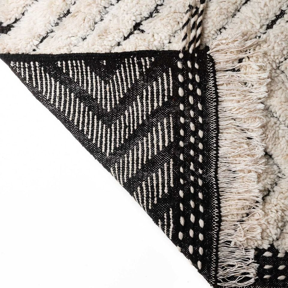 ZigZag Black and White Diamond Rug