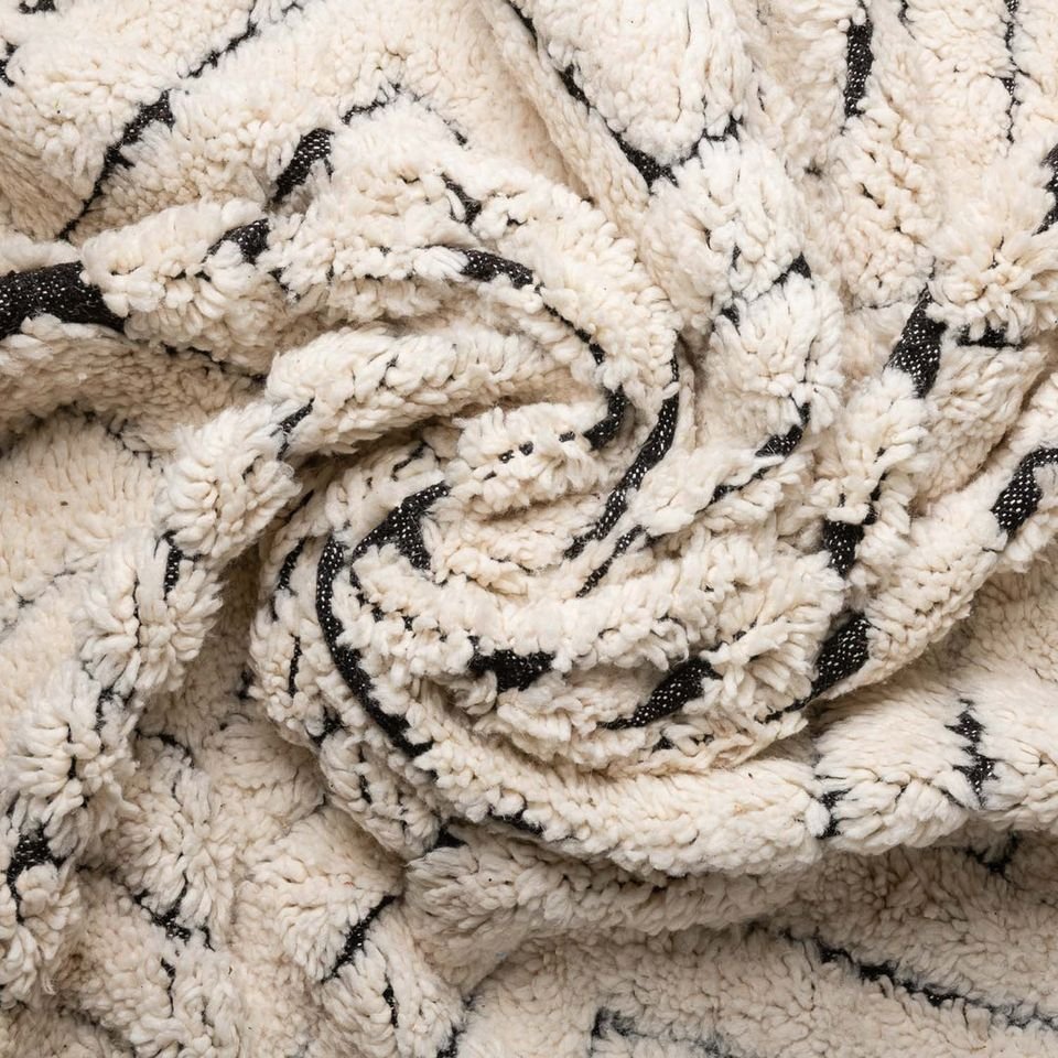 ZigZag Black and White Diamond Rug
