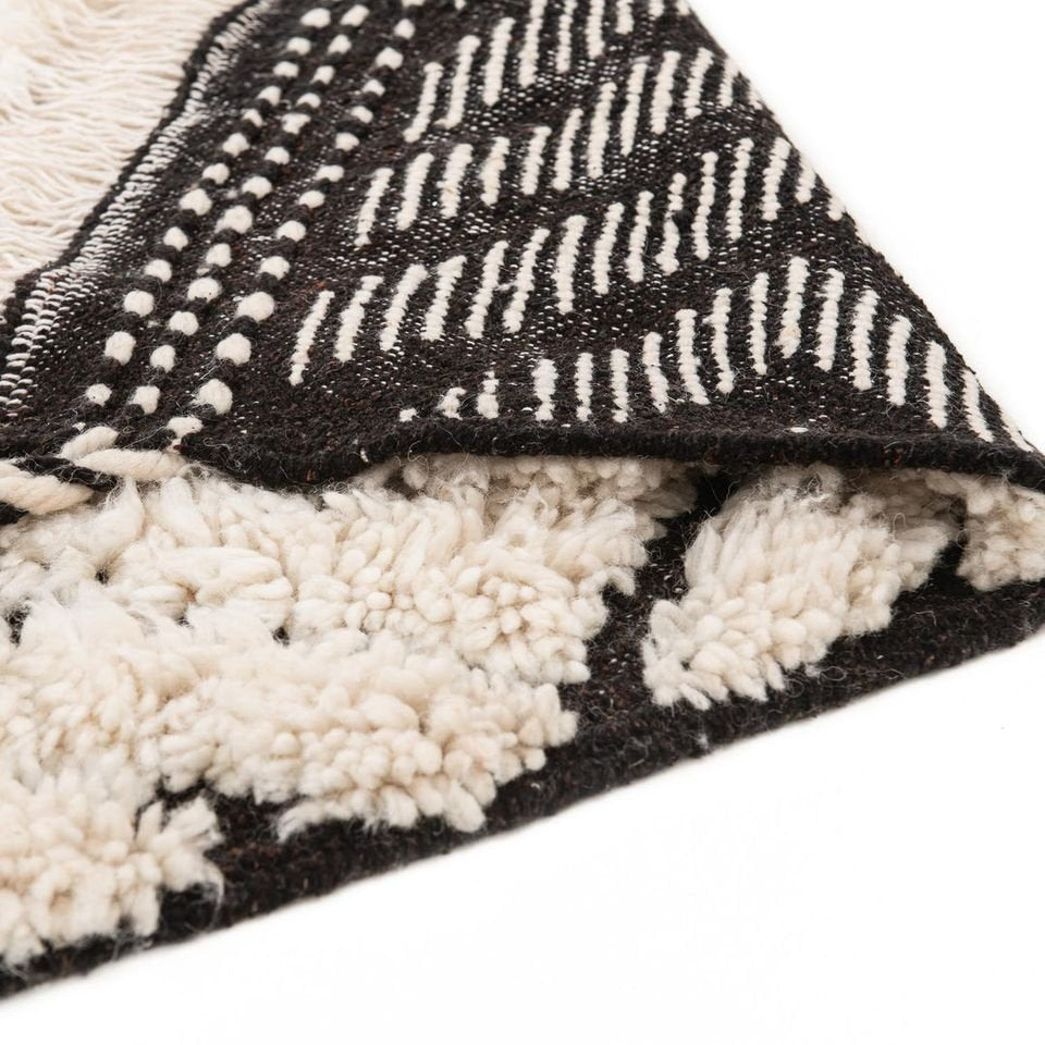 ZigZag Black and White Diamond Rug