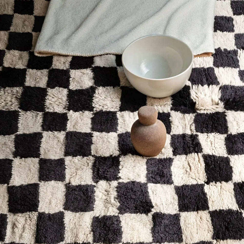 Dama Black and White Rug
