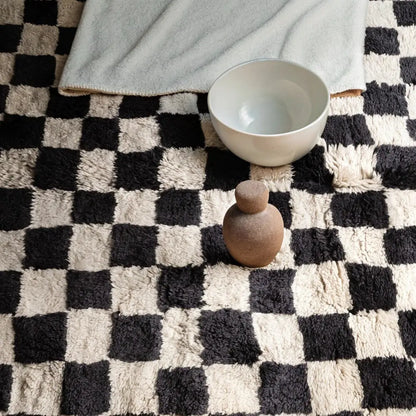 Dama Black and White Rug