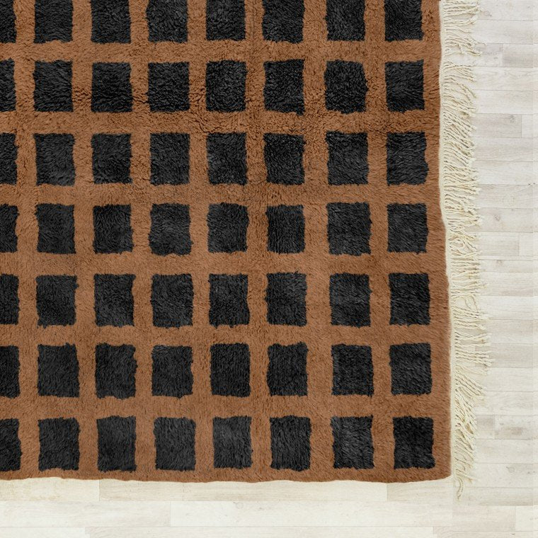 Amaynu Brown Checkered Rug